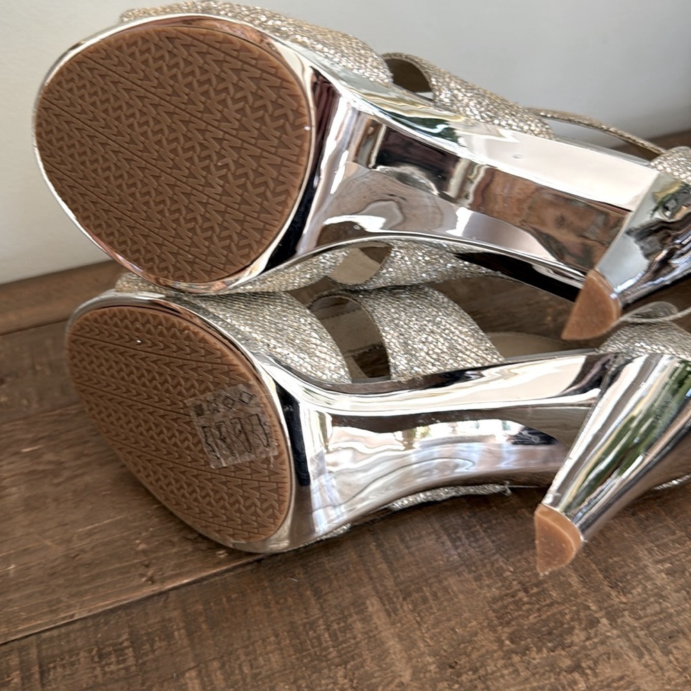 Michael Kors Silver Glitter Strappy Heels Sandals Size 9.5M - Picture 4 of 4